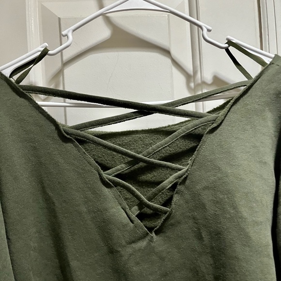 Pink VS olive pink off the shoulders crop top sweatshirt - Picture 3 of 12